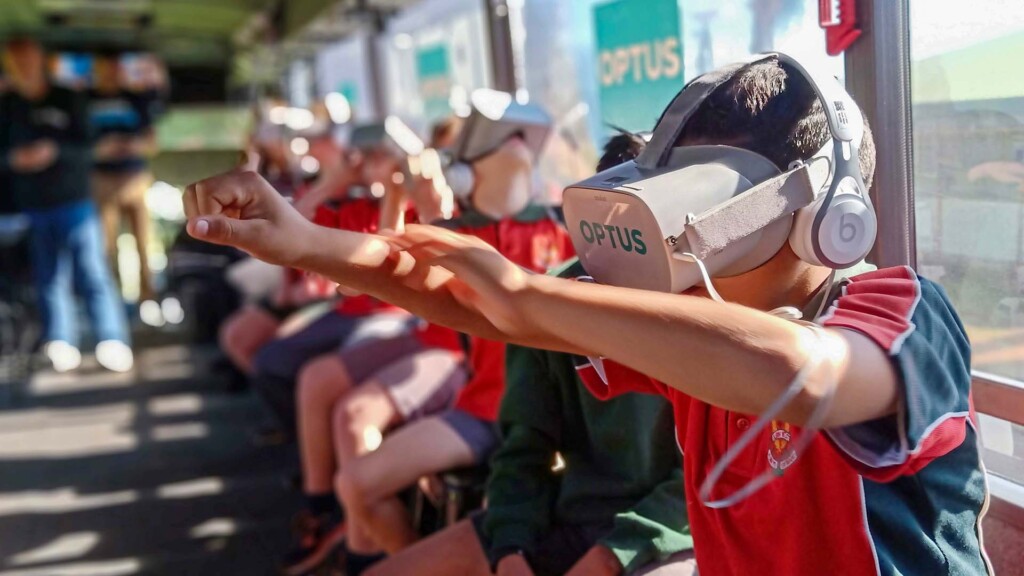 Virtual Reality Workshops & Training on board the Think Digital Coach